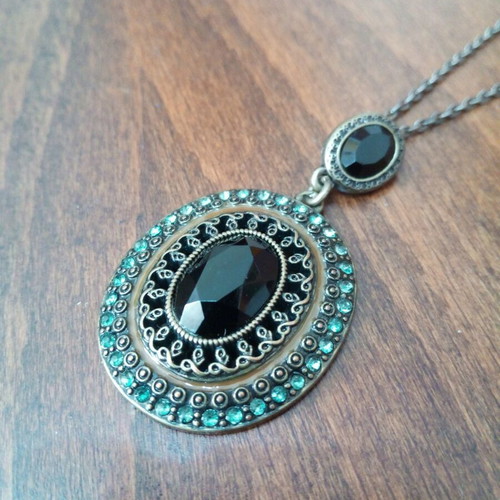 Pendant with black cabochon fo bijou used