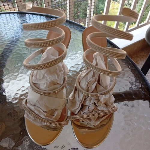 Sandals size 40 new, platform style