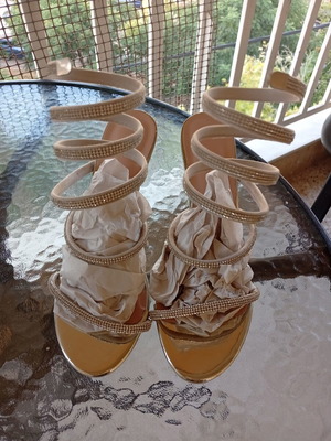 Sandals size 40 new, platform style
