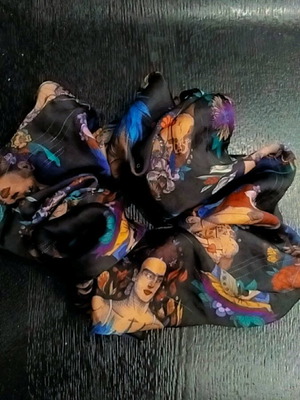 Frida Kahlo scrunchie multicolored like new