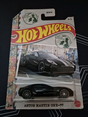 Hot Wheels Aston Martin One 77 like new