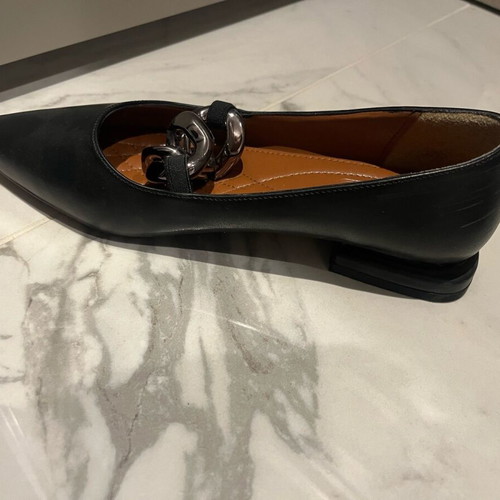 Black straight pumps size 36 used with metal chain detail