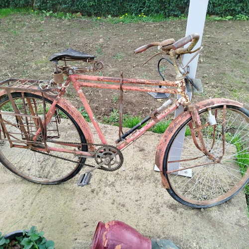 Vintage Baronia collectible bicycle used, city type, red