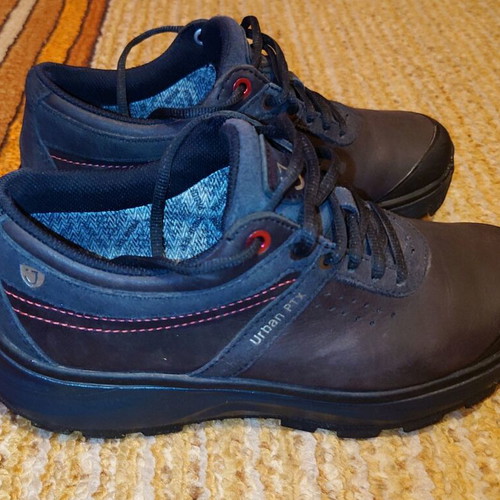 Joya sports shoes black, like new, size 38