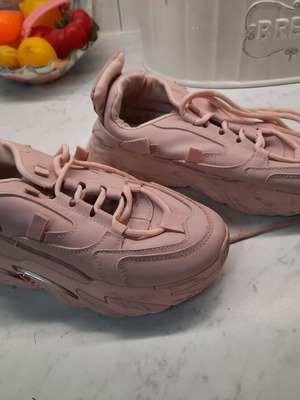 Pink sneakers like new, size 37, athletic