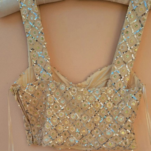 Crop Top Zara embroidered bust with sequins size Small like new