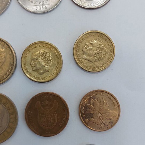 Collection of 14 foreign coins like new from various countries
