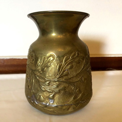 Vintage hammered brass vase with acorn design, used, 16cm height