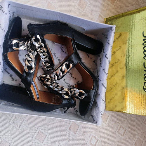 Sandal new, size 37, black with chain detail