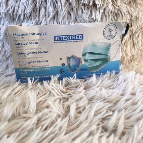 Intextred Type IIR surgical masks like new, pack of 28