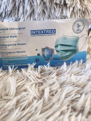Intextred Type IIR surgical masks like new, pack of 28