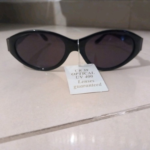 Sunglasses new black with unique arm design