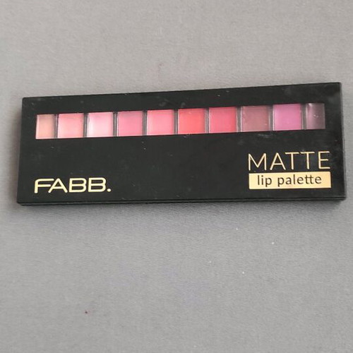 FABB lipstick, ESSENCE eyeshadow and ASTOR blush used