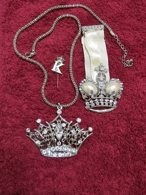 Royal Crowns set of 3 new, gray color