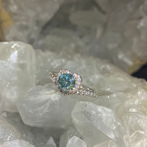 Silver ring with heart-shaped moissanite, size 16mm