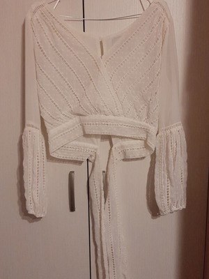 BSB summer blouse size 40 like new, lace design, slim fit M