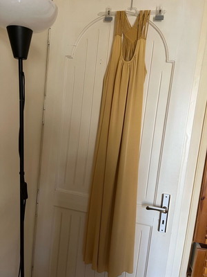 Maxi backless dress like new, one size, yellow