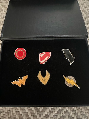Justice League collectible pins new, set of 6 pieces