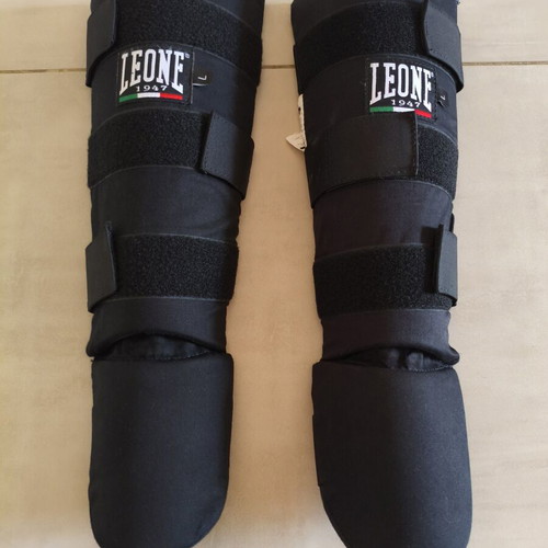 Leone PT132 Basic Adult Shin Guards like new, cotton, velcro