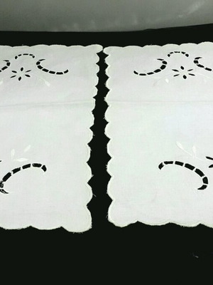 Σετ 2 εργόχειρα vintage χειροποίητα τραπεζομάντηλα σαν καινούργια