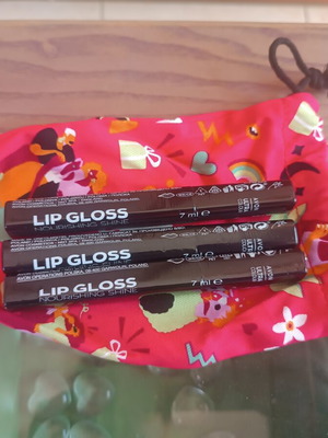 Lip gloss set in three shades with pouch, new