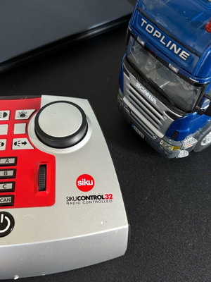 Scania 1/32 siku μεταχειρισμένο με καινούργιες μπαταρίες