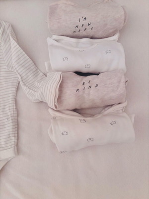Baby bodysuits used, pack of 5 for 9-12 months, Mothercare