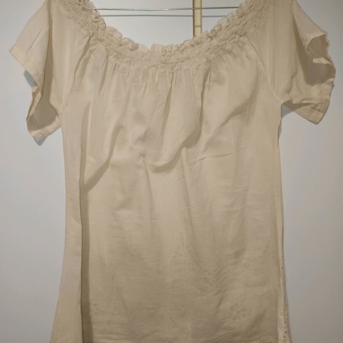 Attrattivo blouse ecru like new with embroidered designs and short sleeves