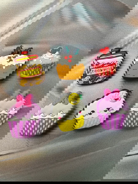 6 cup cakes charms για crocs