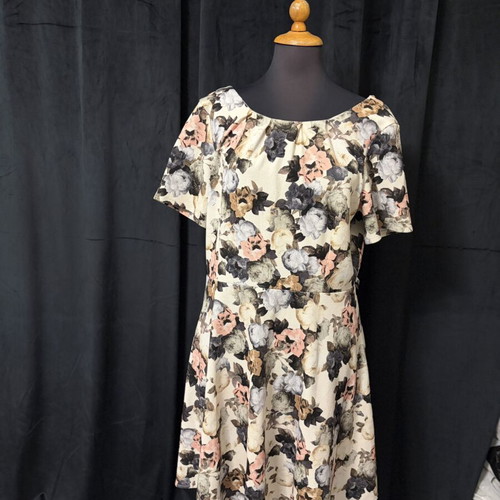 Floral dress M/L with waist hooks for belt