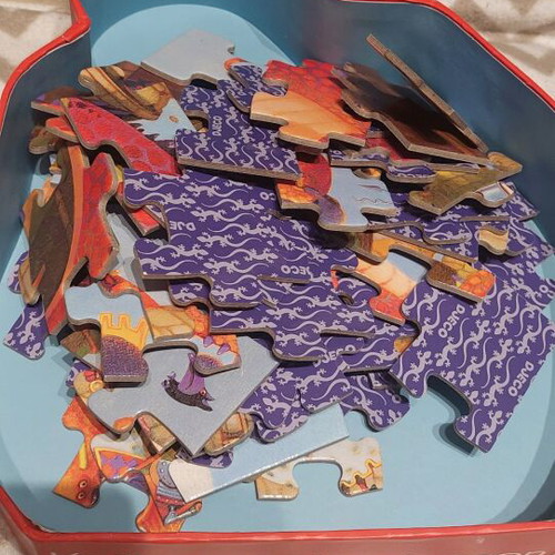 Djeco puzzle like new, 54 pieces with castle and dragons theme