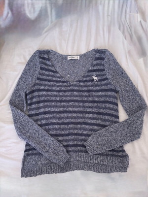 Abercrombie V-Neck μακρυμάνικο ριγέ πουλόβερ σαν καινούργιο, μέγεθος M