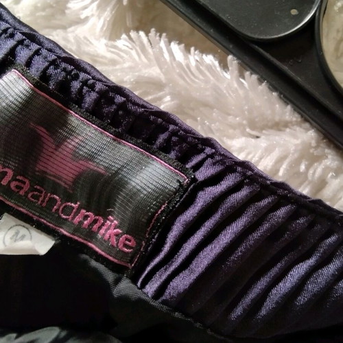 Skirt like new, unique designer purple, size M