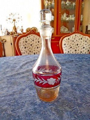 Glass decanter 22 cm old