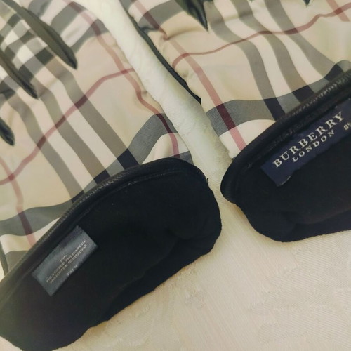 Burberry leather gloves with signature check pattern