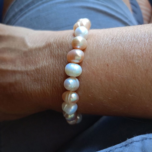 Bracelet with large baroque pearls new in salmon and white colors