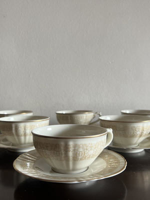 Hutschenreuther Vintage Porcelain Tea Cups and Saucers Set of 6, Mint Condition