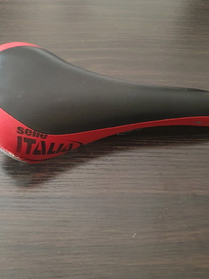 Sella Italia Bicycle Saddle like new with accessories