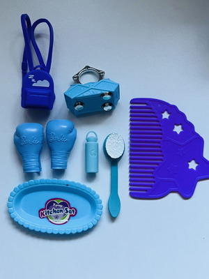 Doll accessories pack like new, small colorful pieces