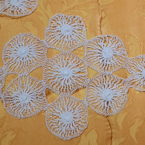 Set of 3 white handmade doilies like new, knitted