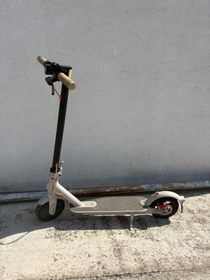 Xiaomi Mi 3 electric scooter