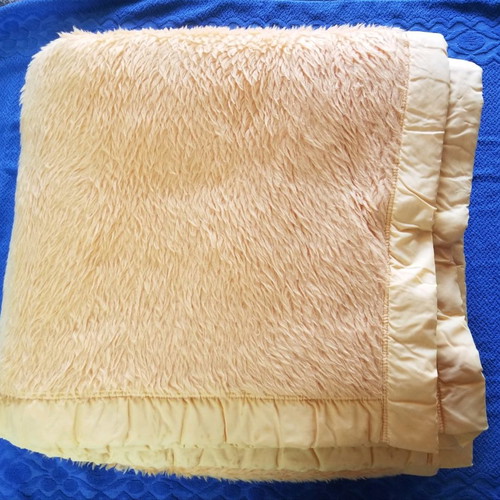 Blanket used in good condition