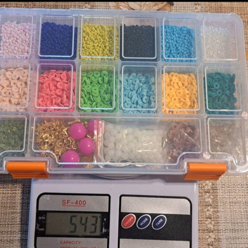 Craft beads and minerals set like new, 5 storage boxes, 4 kg