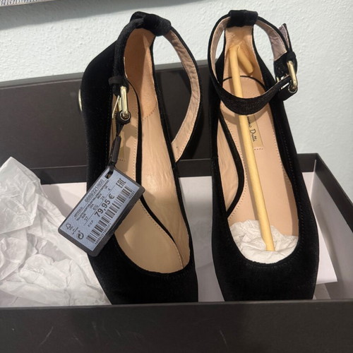 Massimo Dutti ballerinas new, size 37, black velvet with pearl heel