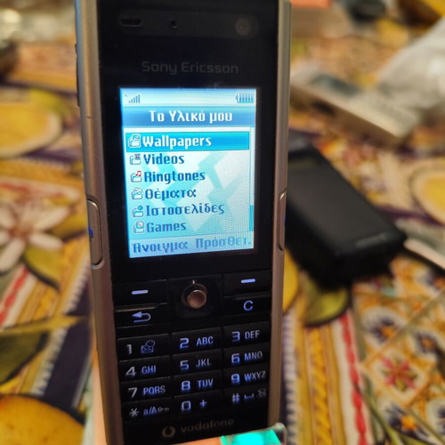Sony Ericsson V600i vintage mobile phone used, black