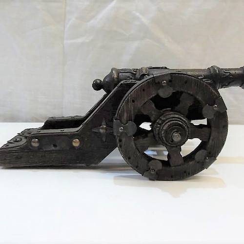 Decorative cannon made of wood and metal like new