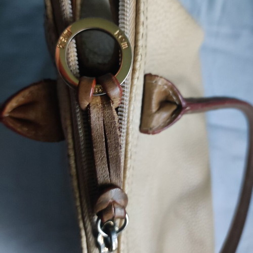 Sales~Kem shoulder bag in beige/cream shade
