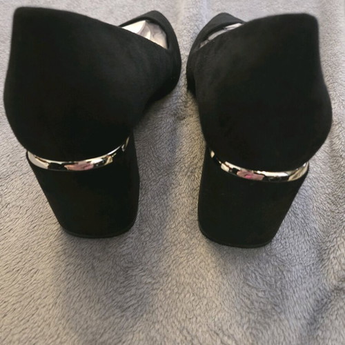 Suede pumps new size 41 with gold details, Ideal Shoes