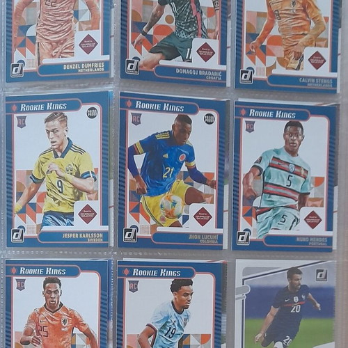 Donruss Soccer Road to Qatar 2021-2022 cards like new, 127 base and 44 inserts