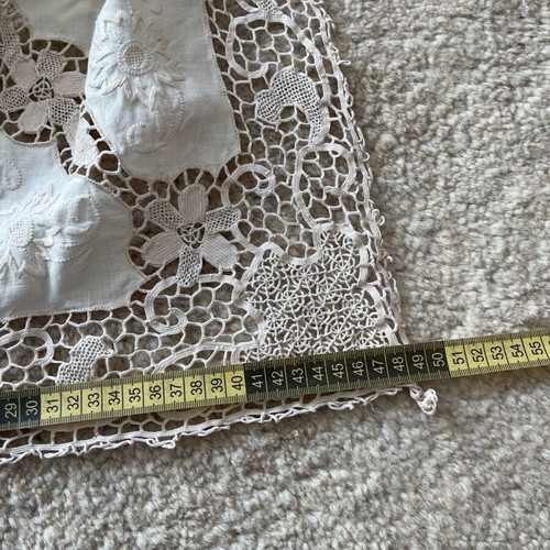 Handmade embroidered crochet tablecloth like new 100x149